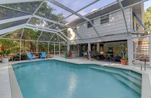 Sanibel House | The Lois Pearl: Charming, Pet-Friendly, Near Beach Cottage with Private Pool!