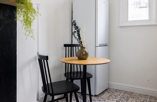 Cathedrals House | The London Bridge Escape - Stylish 2BDR House in the Heart of London