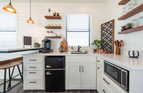 Alpine House | The Longhorn Stunning Container Home-In Alpine