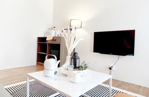 Taman Bukit Pantai Apartment | The Lonsdale - Bangsar Trade Centre