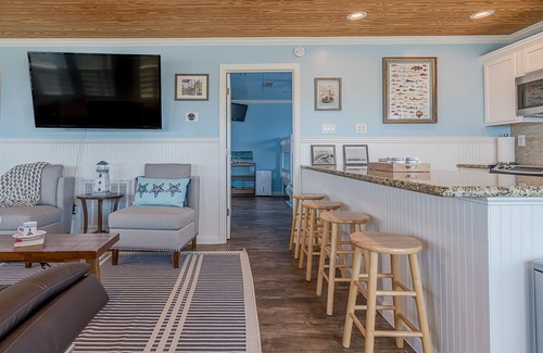Surfside Beach House | "The Look-Out" Beach View Get-Away SUMMER 2024 BOOKING NOW!