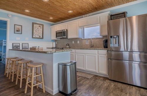 Surfside Beach House | "The Look-Out" Beach View Get-Away SUMMER 2024 BOOKING NOW!