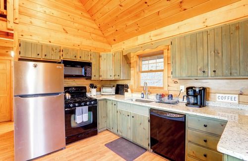 Hickory Hills Cabin | The Lookout Cabin! Pocono Mountains, Views, Hiking, State Parks!
