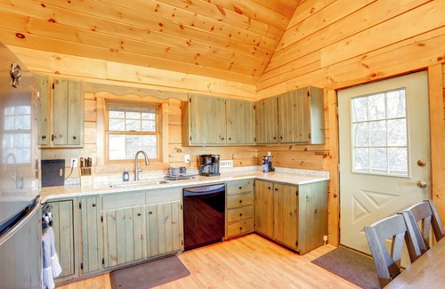 Hickory Hills Cabin | The Lookout Cabin! Pocono Mountains, Views, Hiking, State Parks!