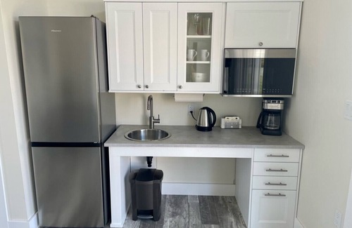 Colindale Cottage | The Lookout - Executive Class, Accessible Mini Villa
