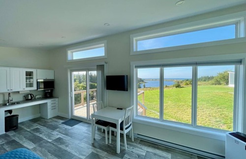 Colindale Cottage | The Lookout - Executive Class, Accessible Mini Villa