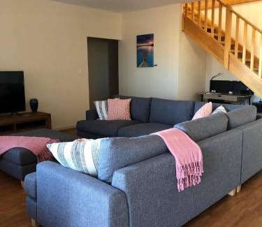 Kalbarri House | The Lookout Kalbarri AMAZING VIEWS - FREE WIFI & NETFLIX