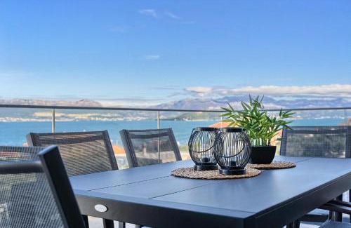 Slatine Apartment | The Lookout Liveli - Premium Sea-View Apartment