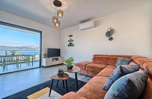 Slatine Apartment | The Lookout Liveli - Premium Sea-View Apartment