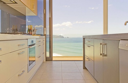 Tairua Cottage | The Lookout - Tairua Holiday Home