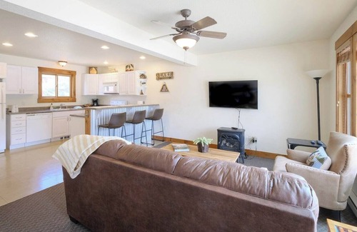 Grand Lake Apartment | The Loose Moose Lodge #4 at Downtown Grand Lake near RMNP Entrance