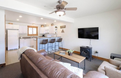 Grand Lake Apartment | The Loose Moose Lodge #4 at Downtown Grand Lake near RMNP Entrance