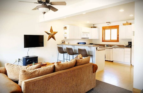 Grand Lake Apartment | The Loose Moose Lodge #7 at Downtown Grand Lake near RMNP Entrance