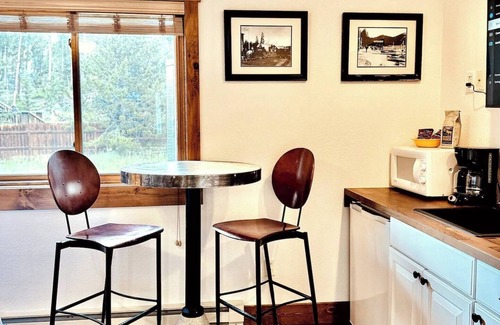 Grand Lake Condo | The Loose Moose Lodge #8 at Downtown Grand Lake near RMNP Entrance