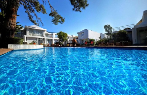 Varia Apartment | The Loriet