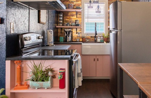 Concan Cottage | The Louise Cottage: 2-bedroom vintage rustic charm in Concan 2. 10 km from the river