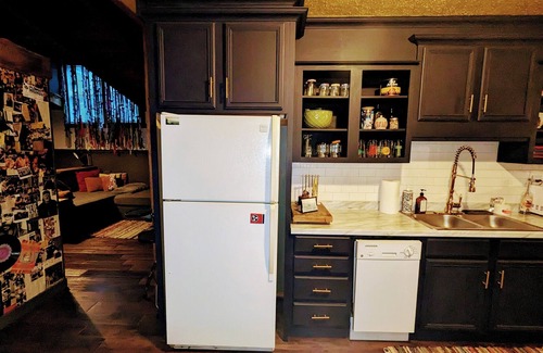 Pigeon Forge Apartment | The Lounge @ Hideaway Holler