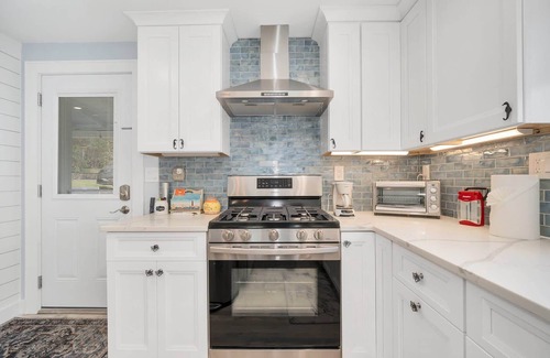 Niantic House | The Lounge House | Giants Neck Beach, Water Views and Coastal Comfort