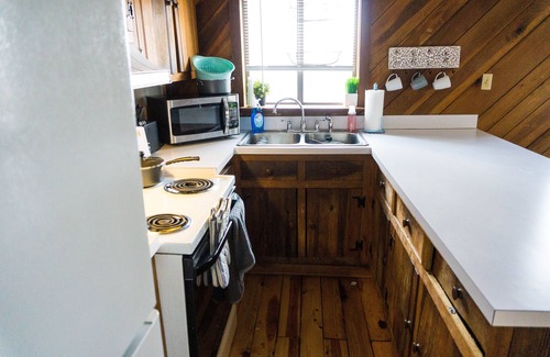 Kabletown Apartment | The Love Cottage in Harpers Ferry by the lake!