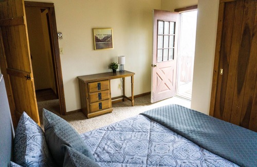 Kabletown Apartment | The Love Cottage in Harpers Ferry by the lake!