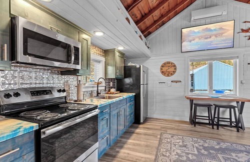 Bayview Boat Rental | The Love Shack Float House