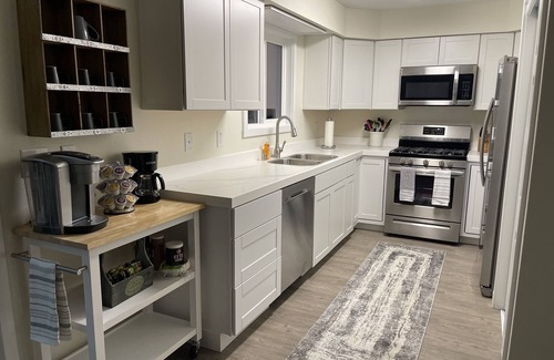 Sand Lake House | The Lovely Place #3 3BR 4Beds 2 BA Sleeps 7 Spacious Townhouse with Garage.