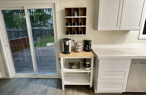 Sand Lake House | The Lovely Place #3 3BR 4Beds 2 BA Sleeps 7 Spacious Townhouse with Garage.
