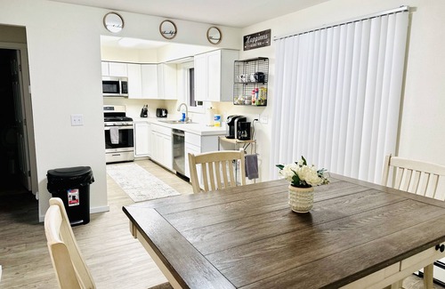 Sand Lake House | The Lovely Place #4 3-bedroom vacation home just 5 minutes to Dimond Center Mall
