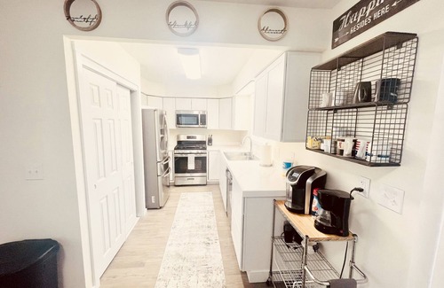 Sand Lake House | The Lovely Place #4 3-bedroom vacation home just 5 minutes to Dimond Center Mall