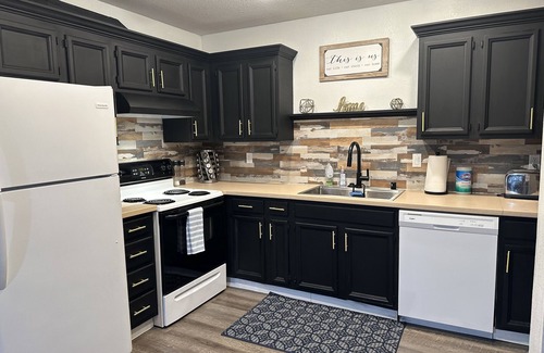 Sand Lake House | *The Lovely Place* Stunning 3BR 1.5 BA Sleeps 7. Private driveway RV parking.