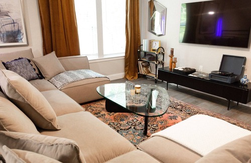 Grogan's Mill House | The LoveShak - NEW, Modern, GREAT location in the Woodlands!