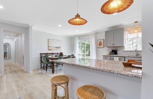 West Ashley House | The Low Tide - Marsh View, Hot Tub. Fire Pit, Great for Large Groups