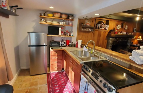 Pleasant Valley Cottage | The Lucky Goat, a quiet country cottage about an hour from NYC, just off the TSP