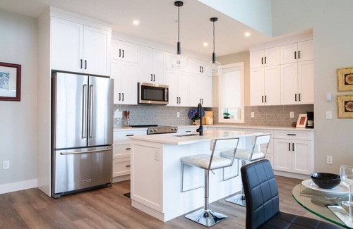 Harrison Hot Springs Condo | The Luna | New Penthouse w Patio, Lake & Mtn Views