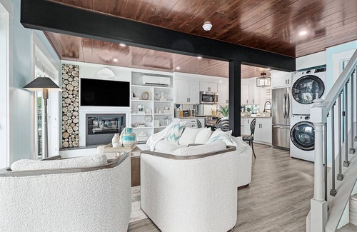 Sylvan Beach Cottage | The LUX Boat House at the Cove-Sylvan Beach NY