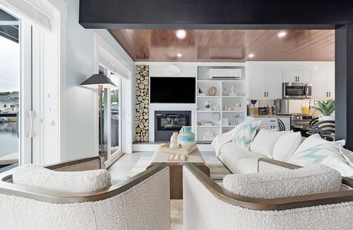 Sylvan Beach Cottage | The LUX Boat House at the Cove-Sylvan Beach NY