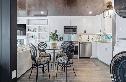 Sylvan Beach Cottage | The LUX Boat House at the Cove-Sylvan Beach NY