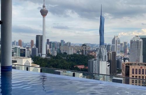 Kuala Lumpur City Centre Apartment | The Luxe - 3 pax - KLCC View - Balcony at 27 floor