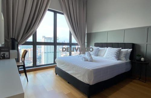 Kuala Lumpur City Centre Apartment | The Luxe - 3 pax - KLCC View - Balcony at 27 floor