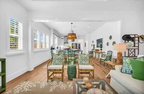 Grandview Heights House | The Luxe Sunshine Villa w/*Private Pool House*