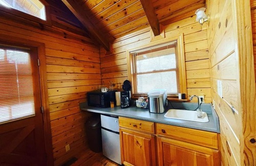 Eureka Springs Cabin | The Luxury Suite at Bear Mountain