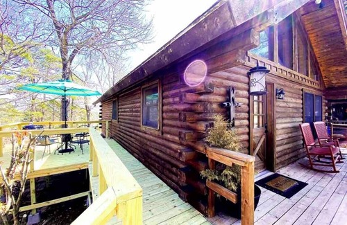 Eureka Springs Cabin | The Luxury Suite at Bear Mountain