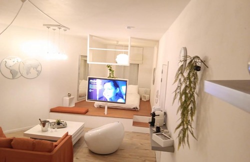 Jumet Apartment | The Luxury White Suite
