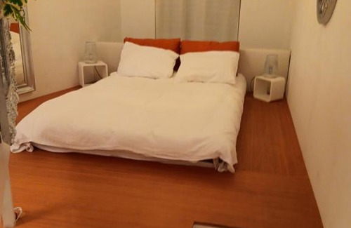 Jumet Apartment | The Luxury White Suite
