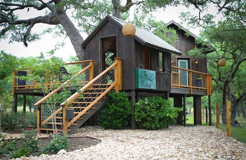 Dripping Springs Cabin | The Machan Treehouse-Asante Lodging & Events