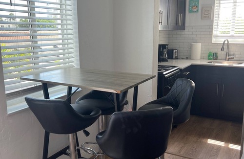 Hollywood South Central Beach Apartment | The Madison 7 - Lovely & Comfy 1 Bedroom Apt - Steps to the Beach