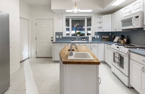 Baker City House | The Madison, Gorgeous! 4 Bdrm w/Hot Tub! Local Golfing 50% Off!