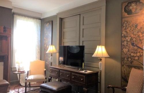 Midtown Apartment | The Madison House Downstairs Apartment