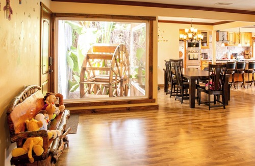 Anaheim Colony Historic District House | The Magic Forest House - 1mile to Disneyland family friendly House with a pool.