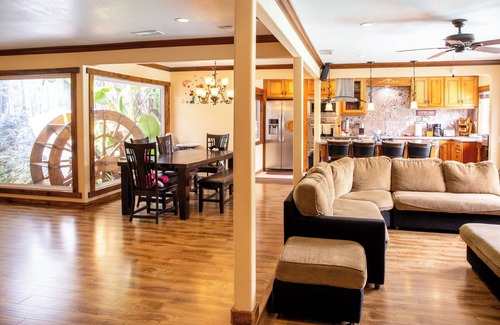 Anaheim Colony Historic District House | The Magic Forest House - 1mile to Disneyland family friendly House with a pool.
